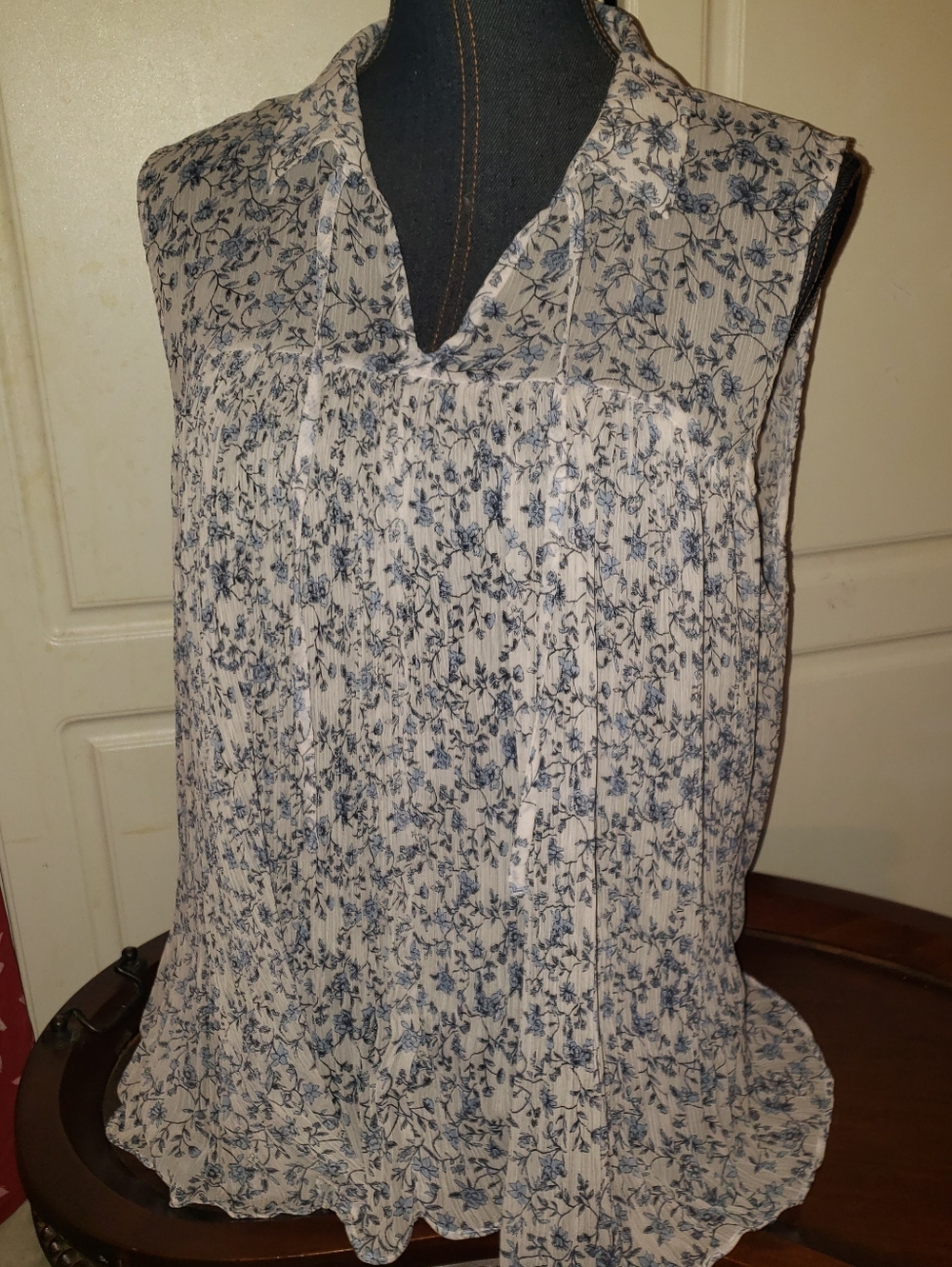 LC Lauren Conrad Blue Floral Pleated Sleeveless Camisole